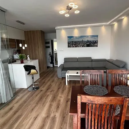 Sunny By The Beach In Apartment